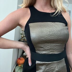 Bailey black tank with snake skin like panel down middle